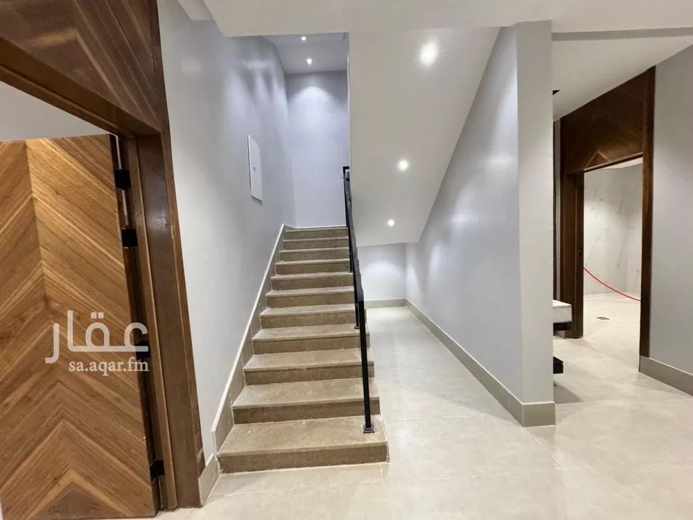 فيلا 5 غرف في عكاظ 12