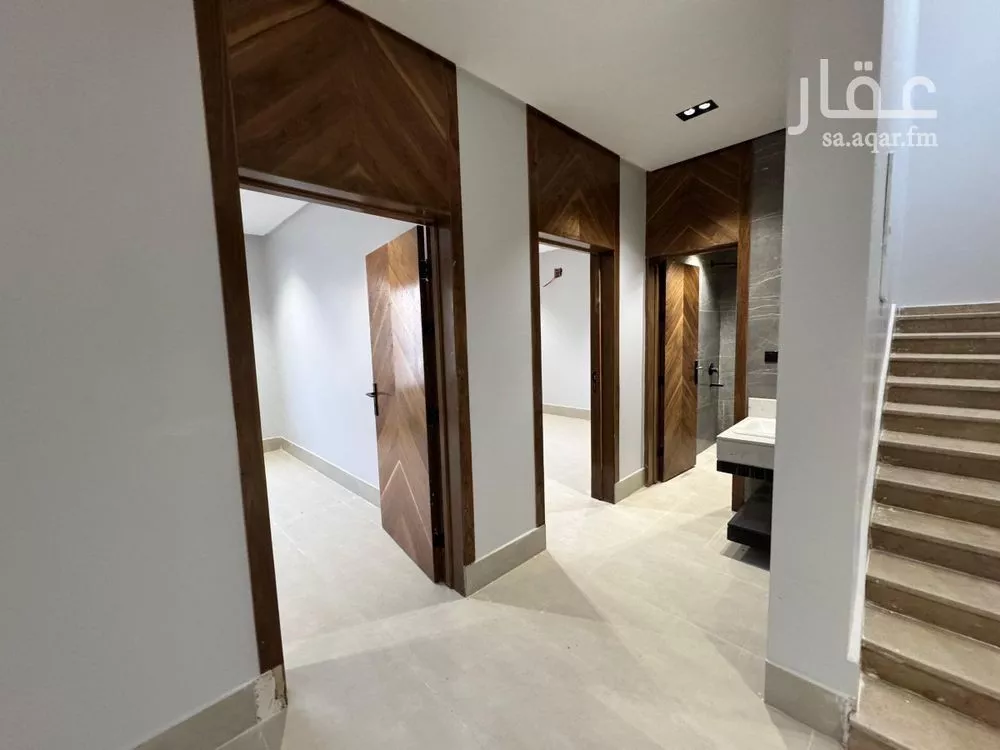 فيلا 5 غرف في عكاظ 13