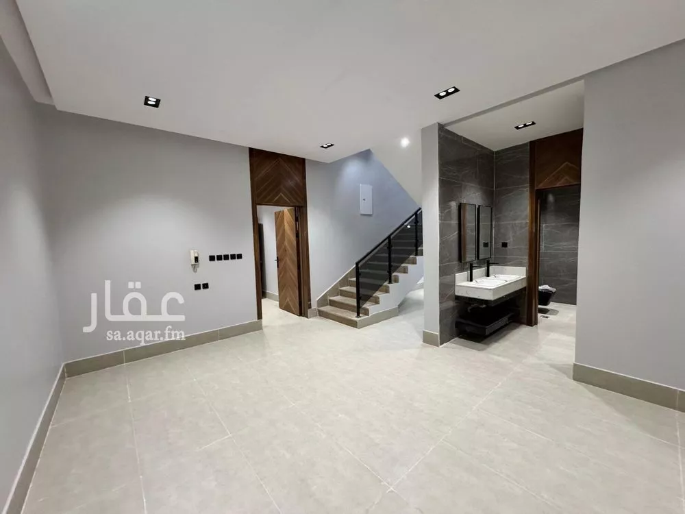 فيلا 5 غرف في عكاظ 15