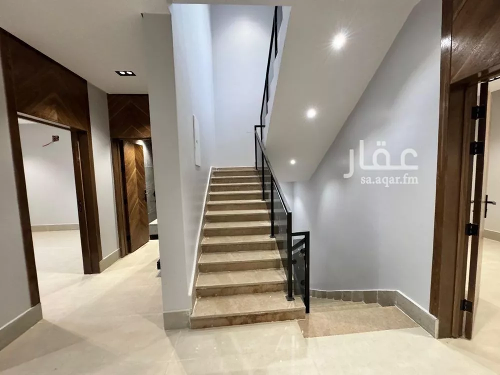 فيلا 5 غرف في عكاظ 18