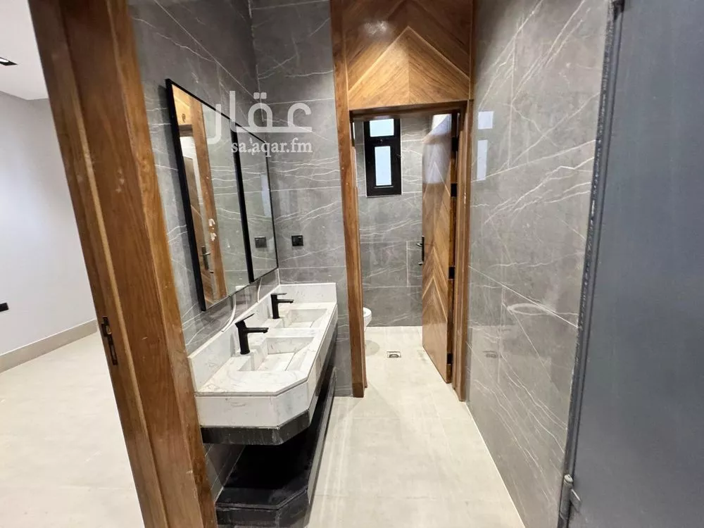 فيلا 5 غرف في عكاظ 6