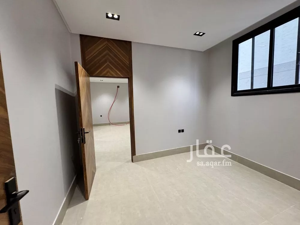 فيلا 5 غرف في عكاظ 9