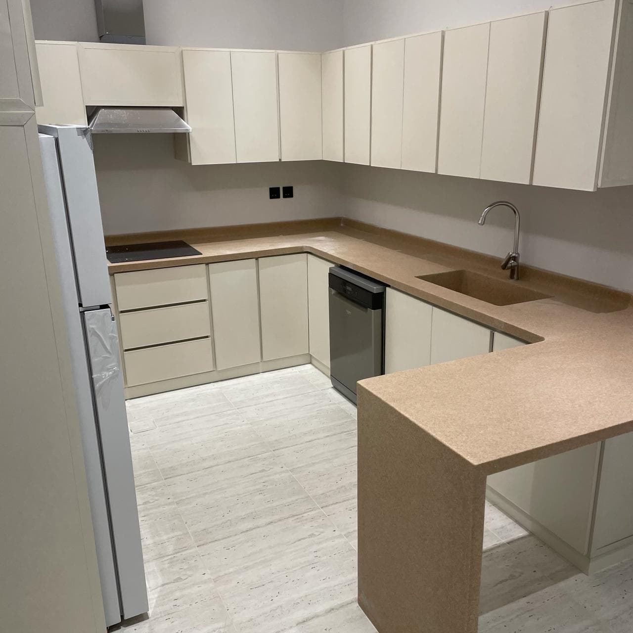 3 bedroom apartment in Al Hamra 6