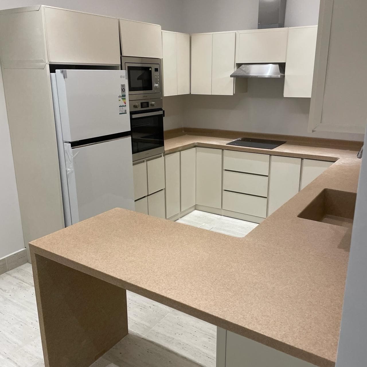 3 bedroom apartment in Al Hamra 7