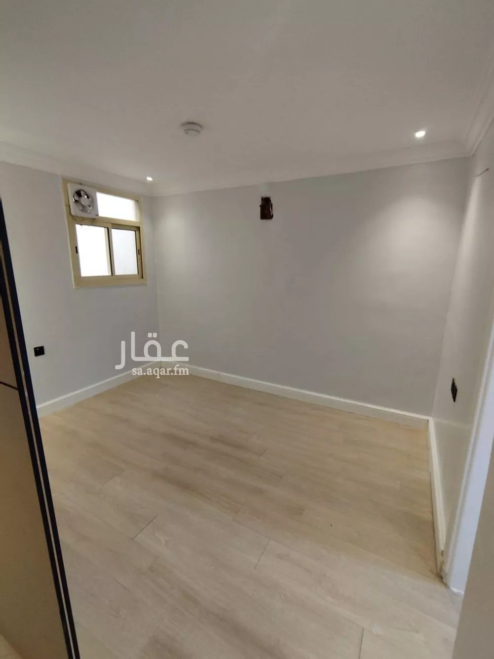 شقة 1 غرف في الملقا 4