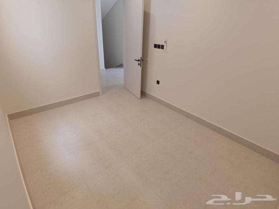 فيلا 8 غرف في النرجس 21