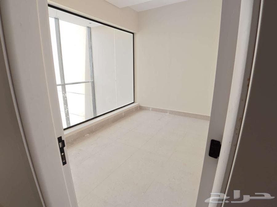 فيلا 8 غرف في النرجس 24