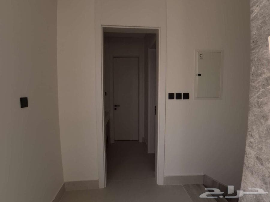 فيلا 8 غرف في النرجس 26