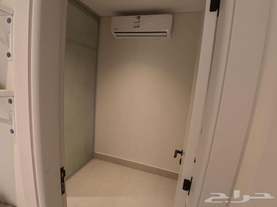 فيلا 8 غرف في النرجس 28