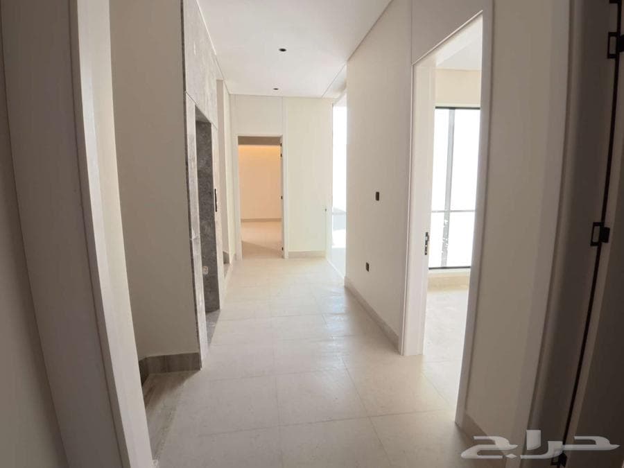 فيلا 8 غرف في النرجس 30