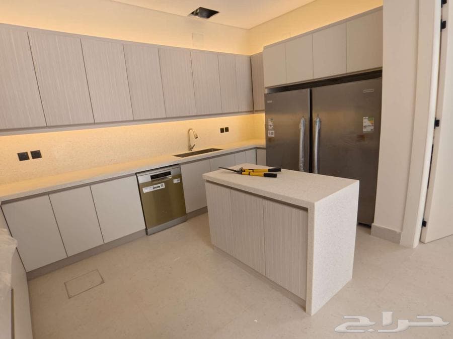 فيلا 8 غرف في النرجس 39