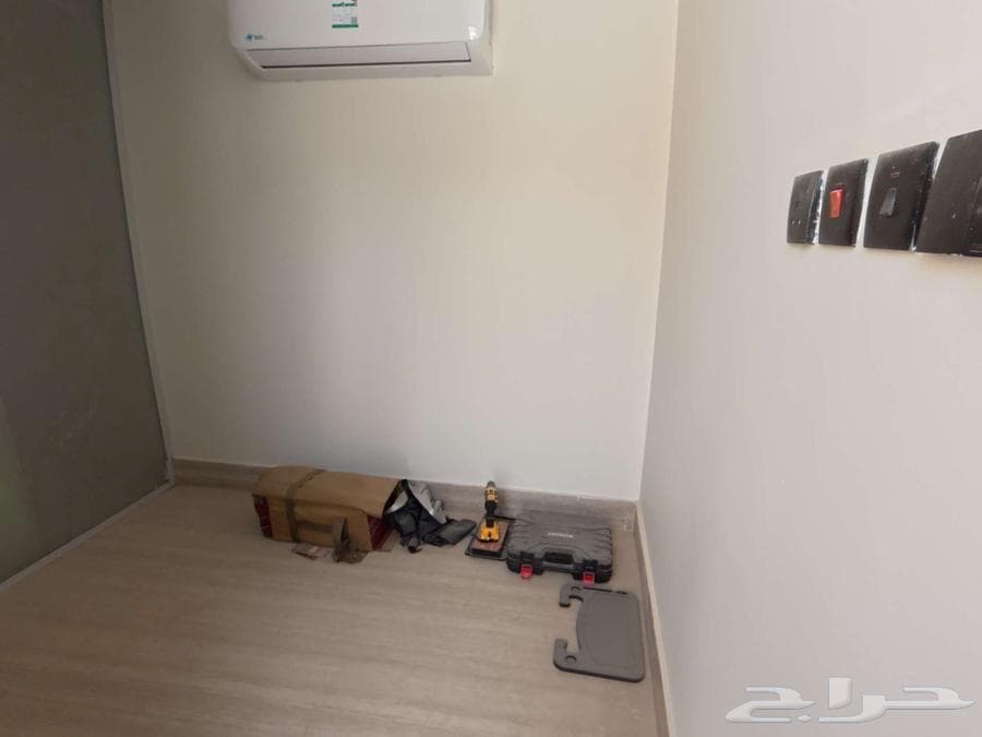 فيلا 8 غرف في النرجس 40