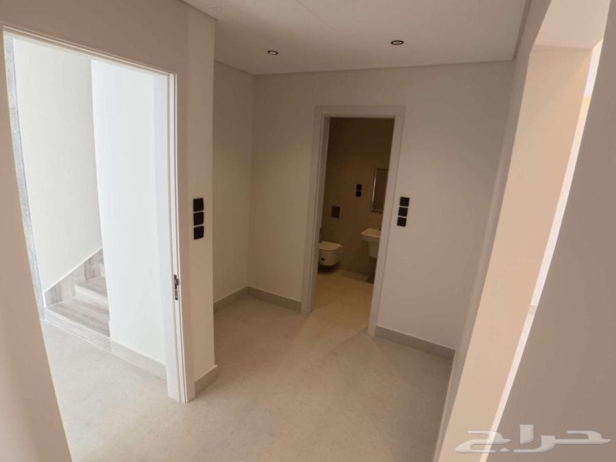 فيلا 8 غرف في النرجس 5