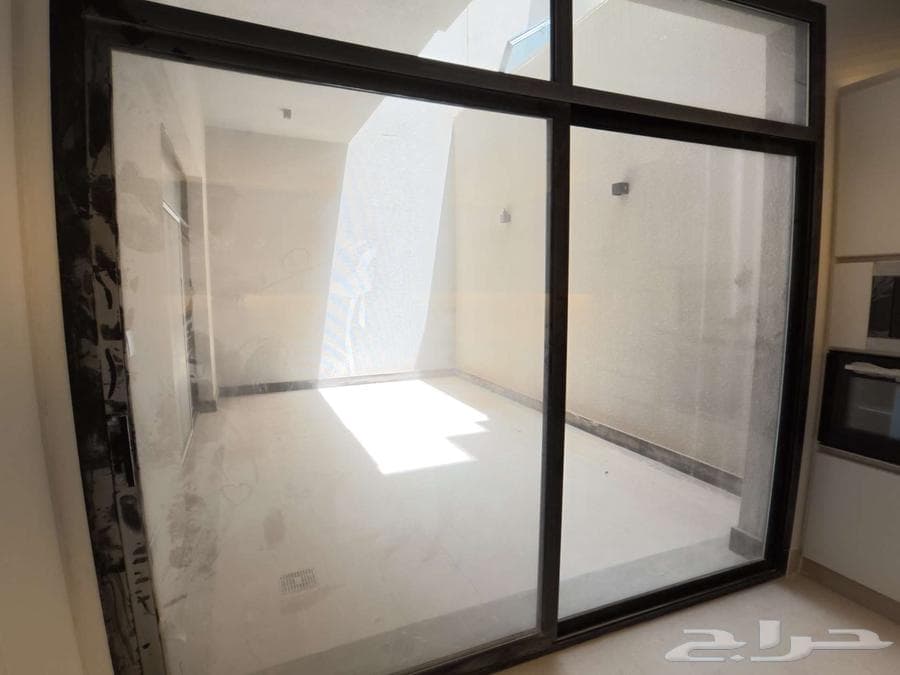 فيلا 8 غرف في النرجس 42