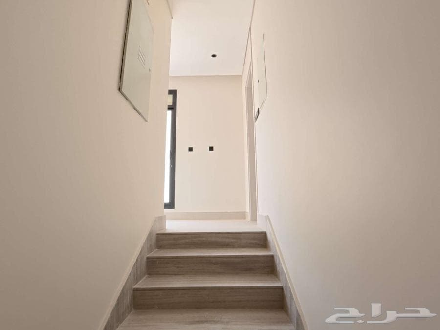 فيلا 8 غرف في النرجس 6