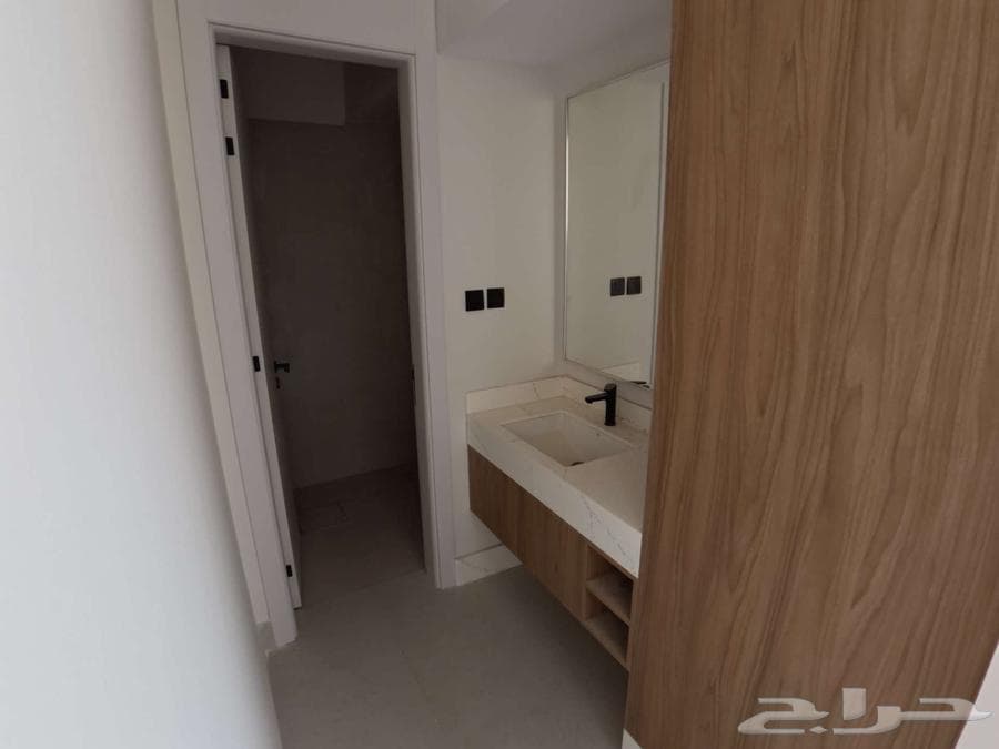 فيلا 8 غرف في النرجس 7