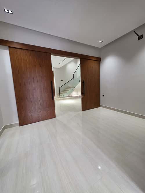 6 bedroom villa in King Faisal 18