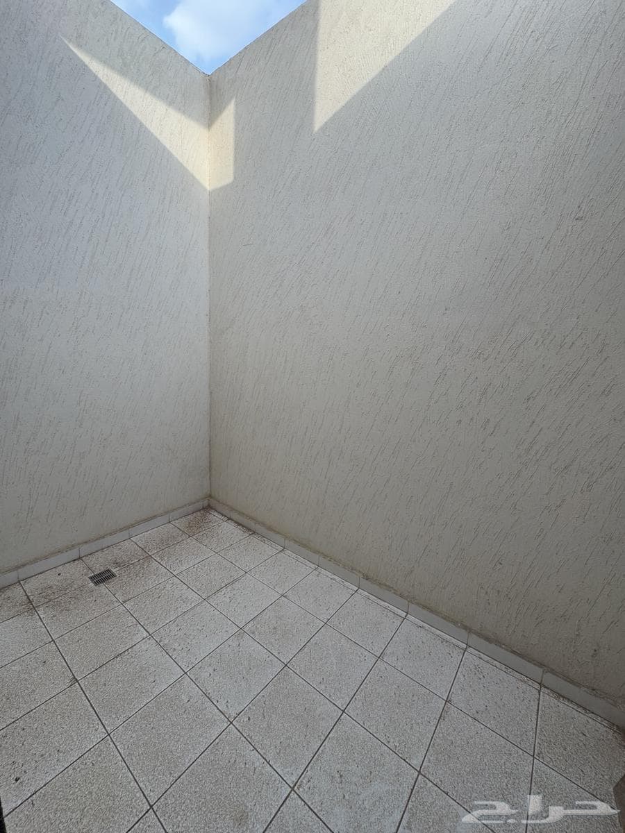 7 bedroom villa in Al Janadriyah 15