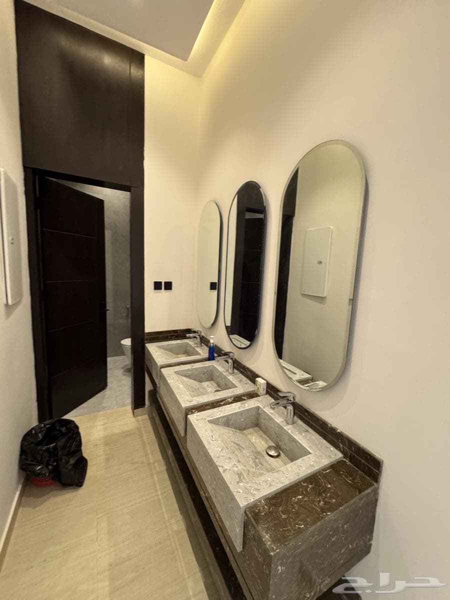 7 bedroom villa in Al Janadriyah 3