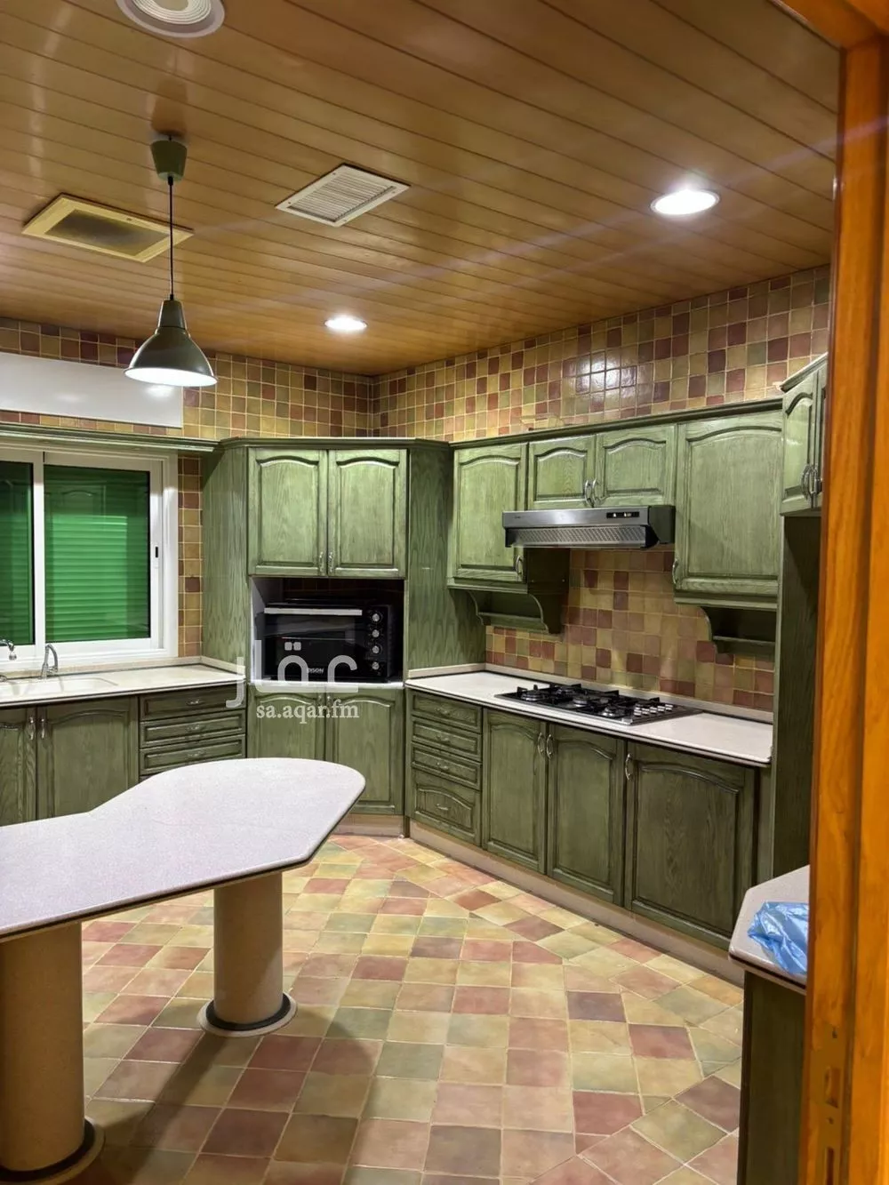 فيلا 6 غرف في العقيق 4