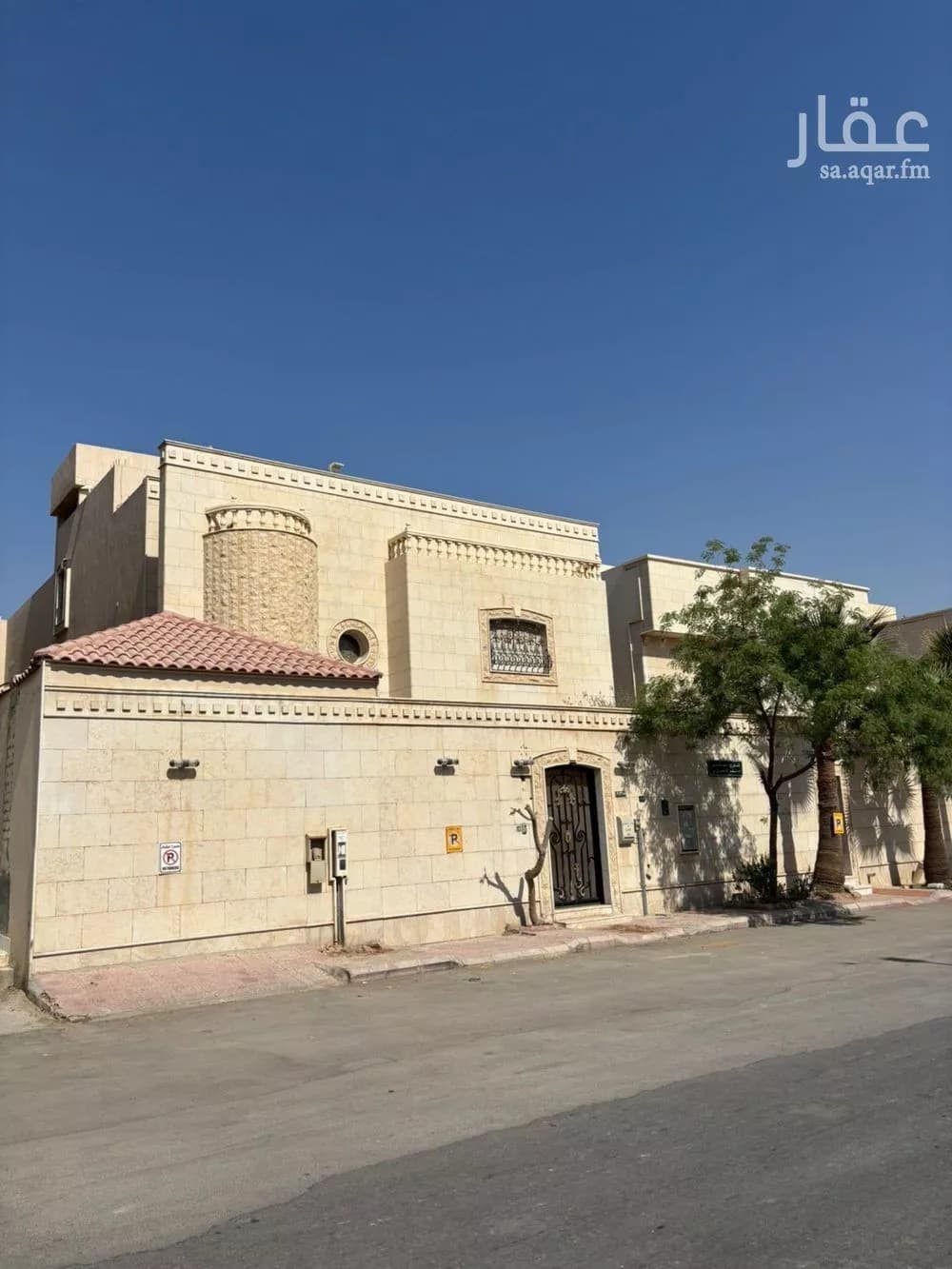 فيلا 6 غرف في العقيق 5