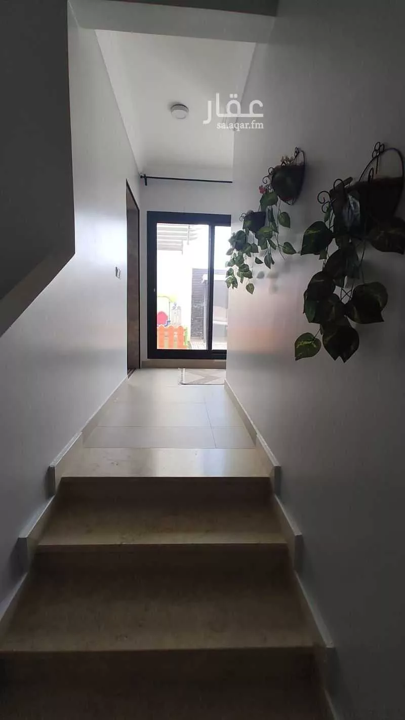 فيلا 7 غرف في ظهرة لبن 9