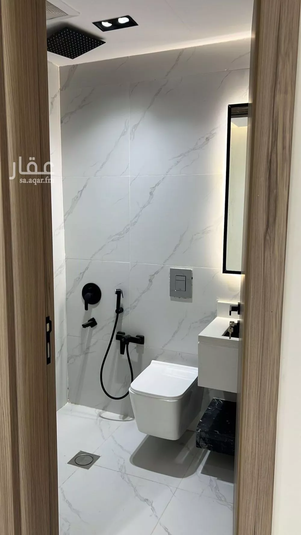 شقة 5 غرف في النظيم 10