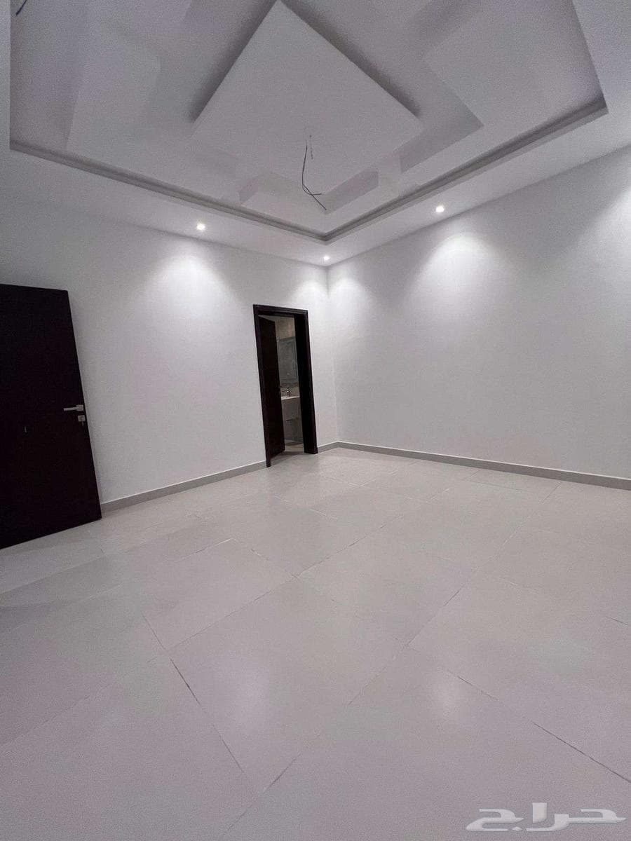 شقة 4 غرف في الواحة 19