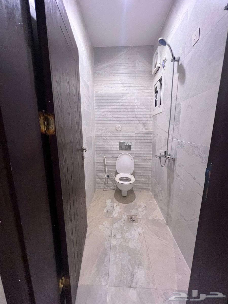 شقة 4 غرف في الواحة 22