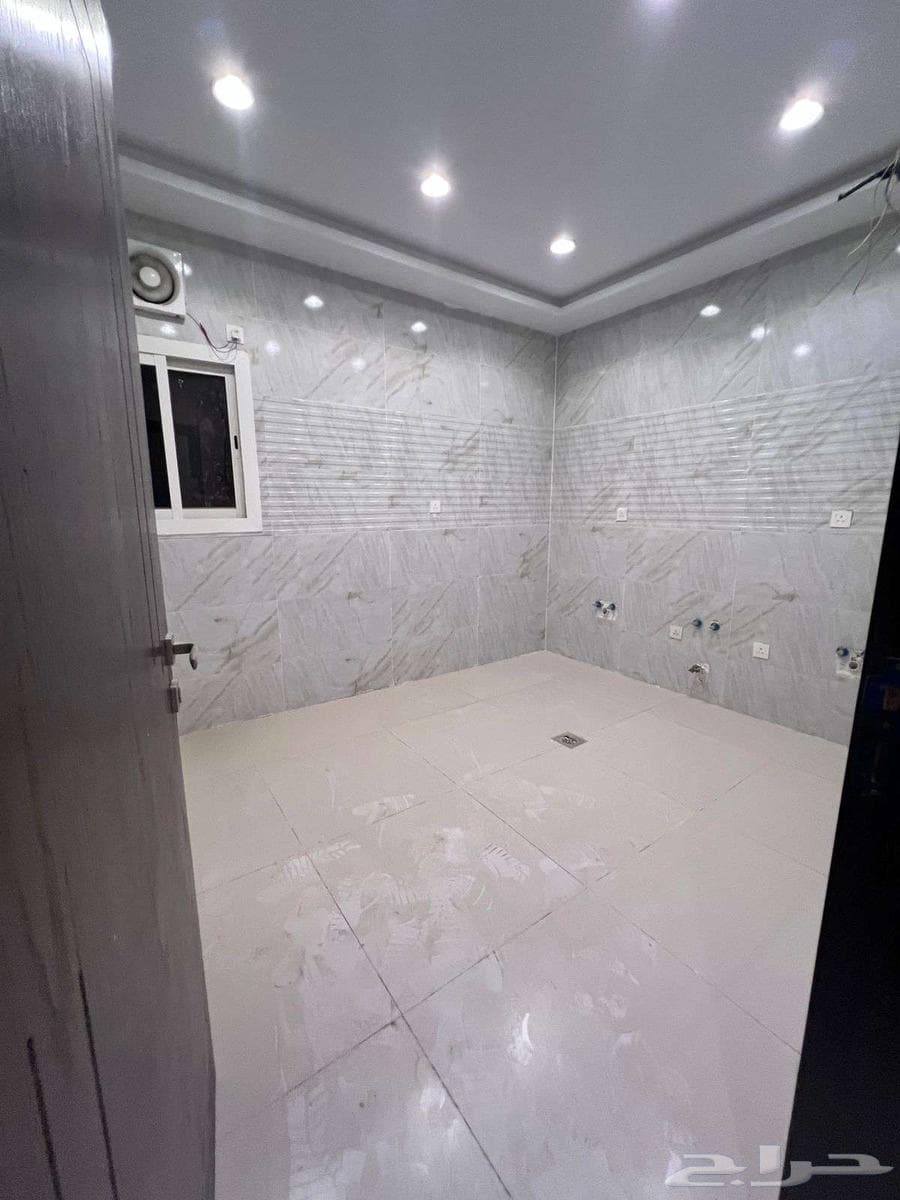 شقة 4 غرف في الواحة 23