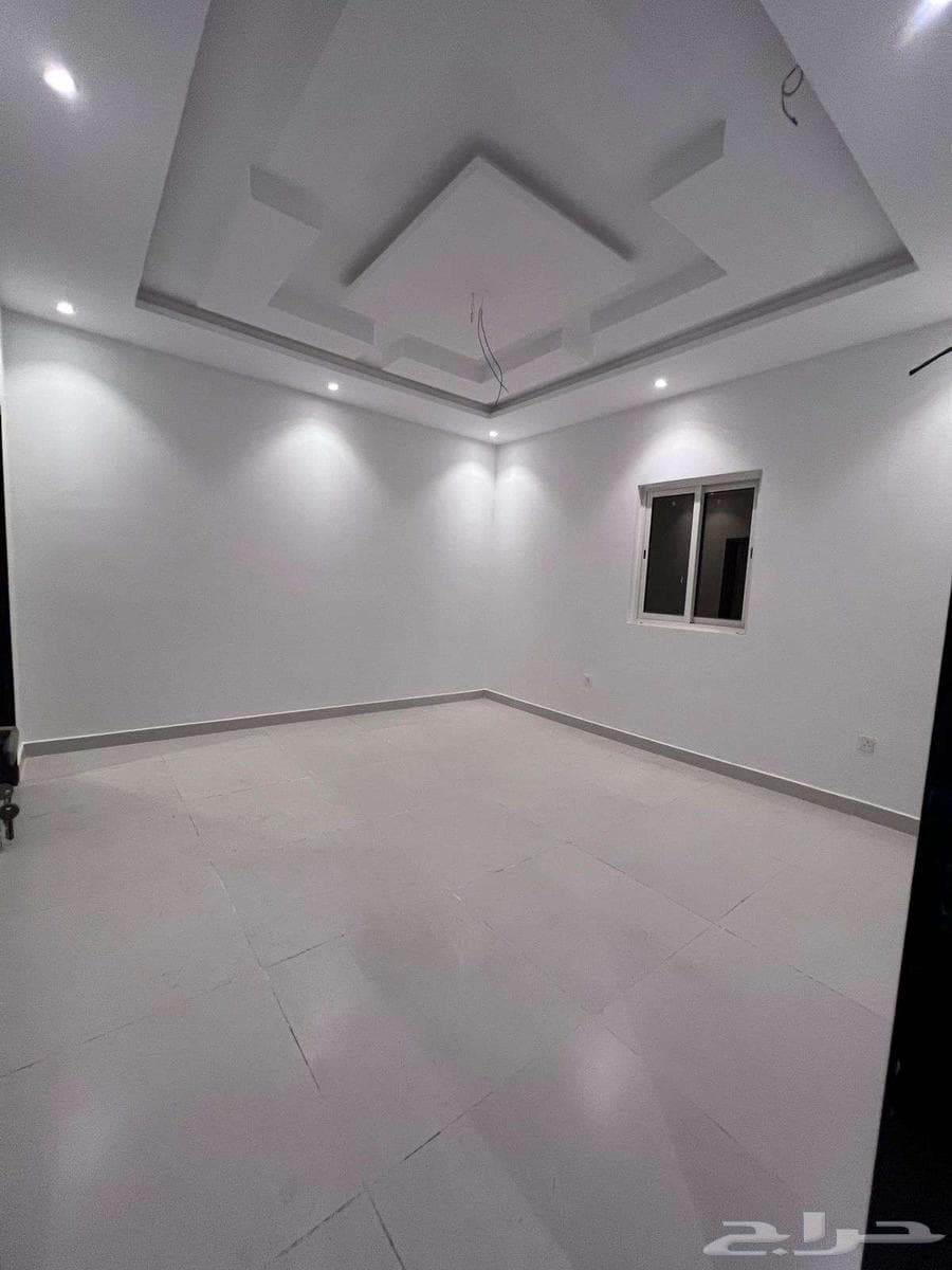 شقة 4 غرف في الواحة 8