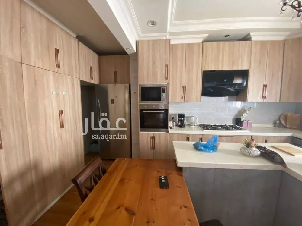 8 bedroom villa in Irqah 11