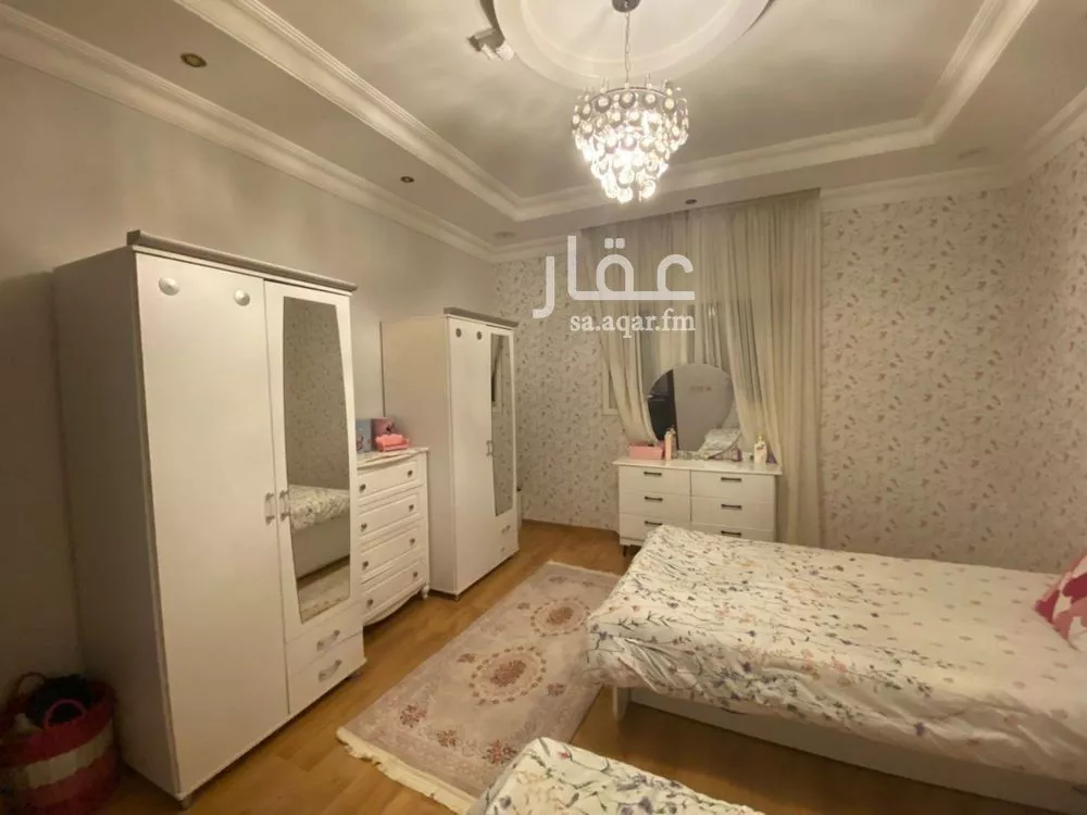 8 bedroom villa in Irqah 5