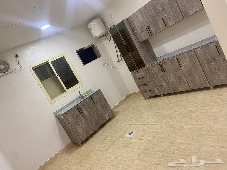 شقة  في العزيزية الأول 1