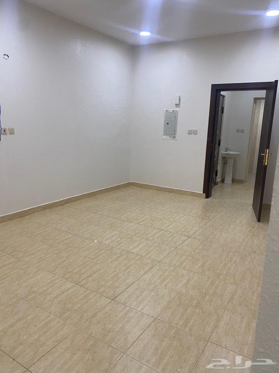 شقة  في العزيزية الأول 2