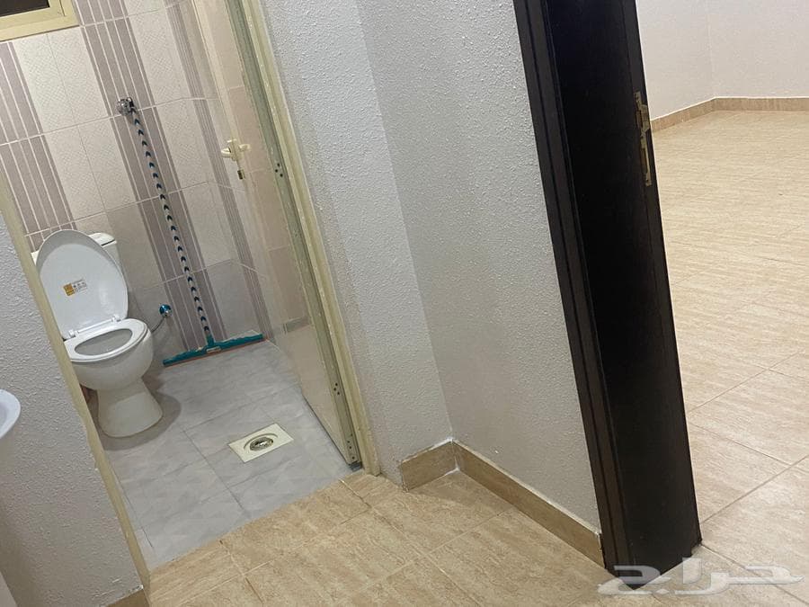 شقة  في العزيزية الأول 3