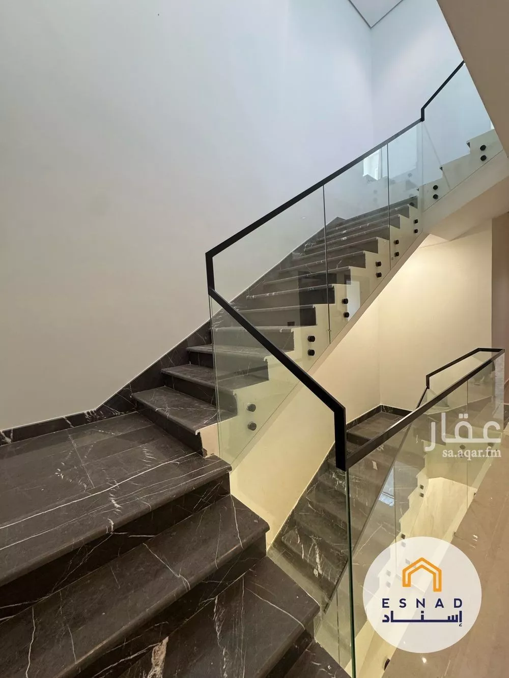 فيلا 4 غرف في السيف 8