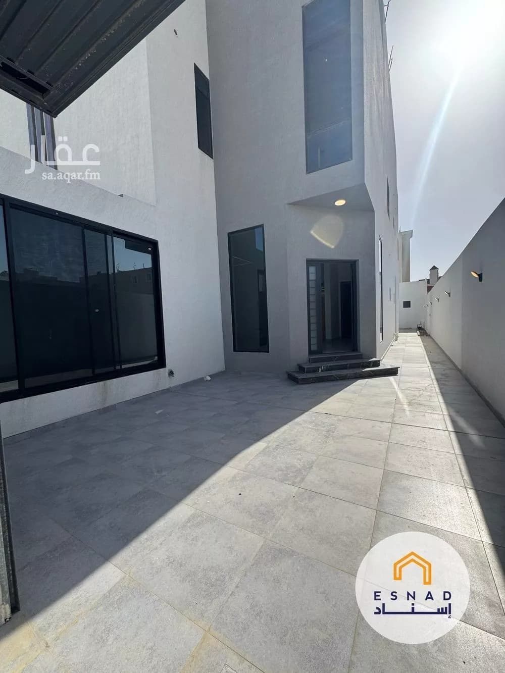 فيلا 4 غرف في السيف 10