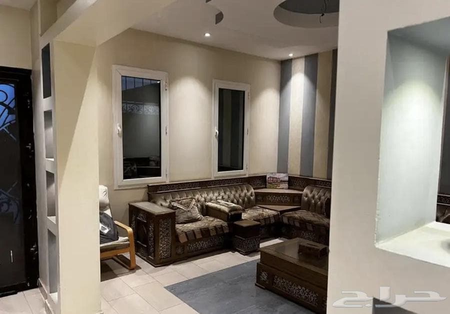 شقة 6 غرف في احد 10