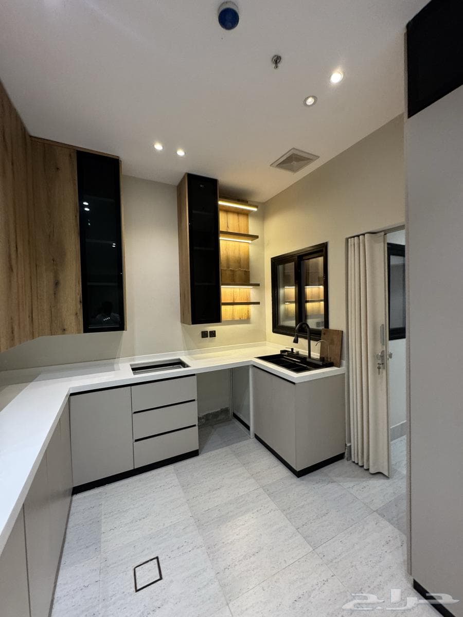 شقة 3 غرف في الحمرا 2