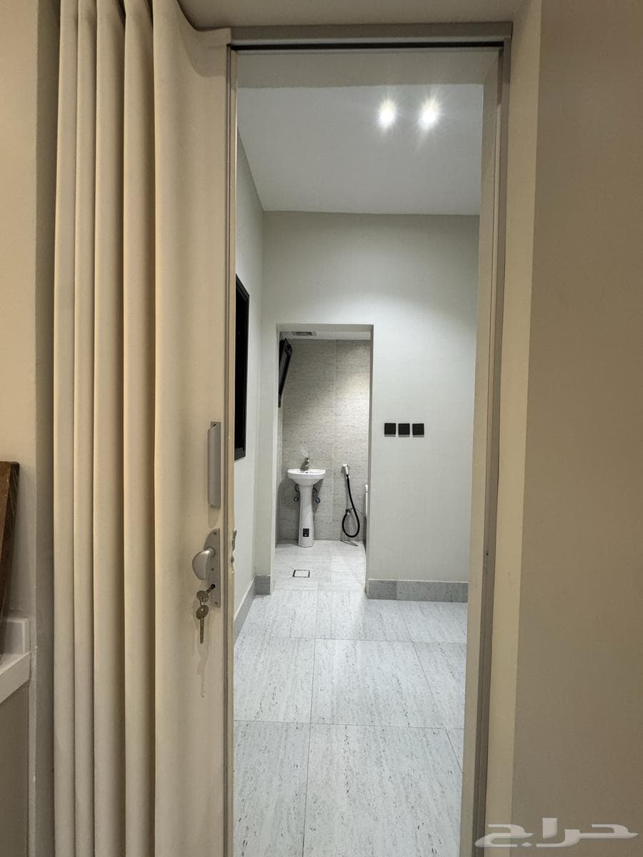 شقة 3 غرف في الحمرا 3