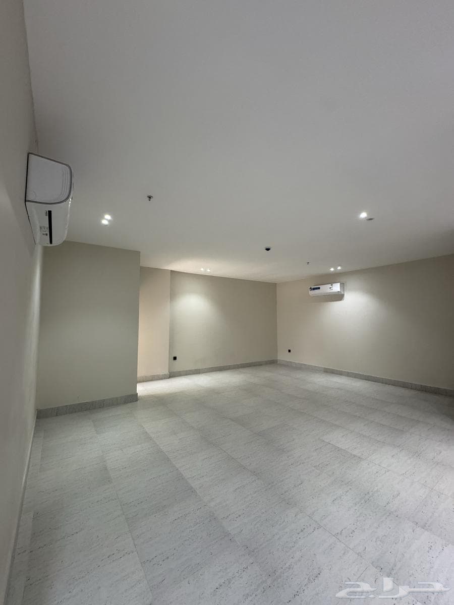 شقة 3 غرف في الحمرا 4