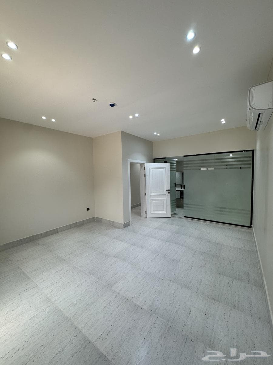 شقة 3 غرف في الحمرا 8