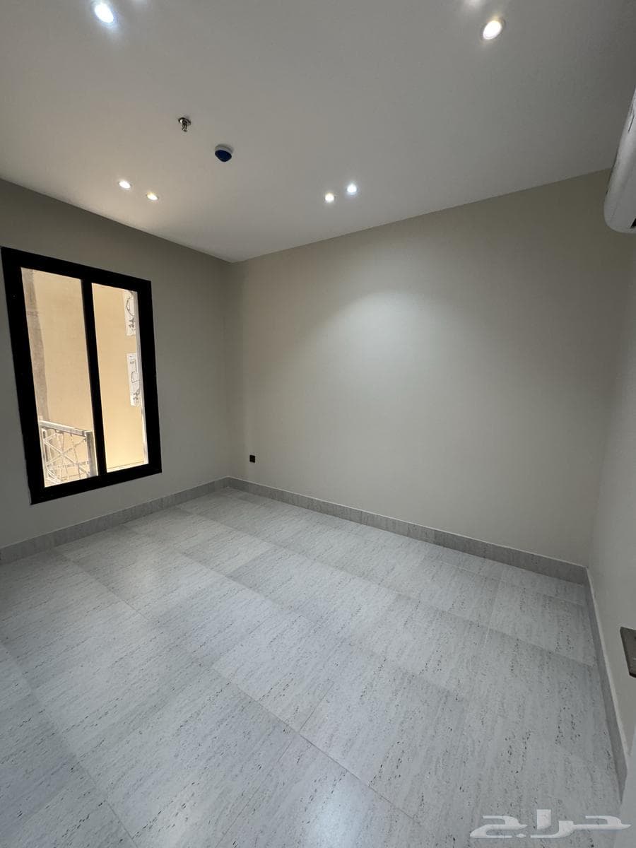 شقة 3 غرف في الحمرا 10