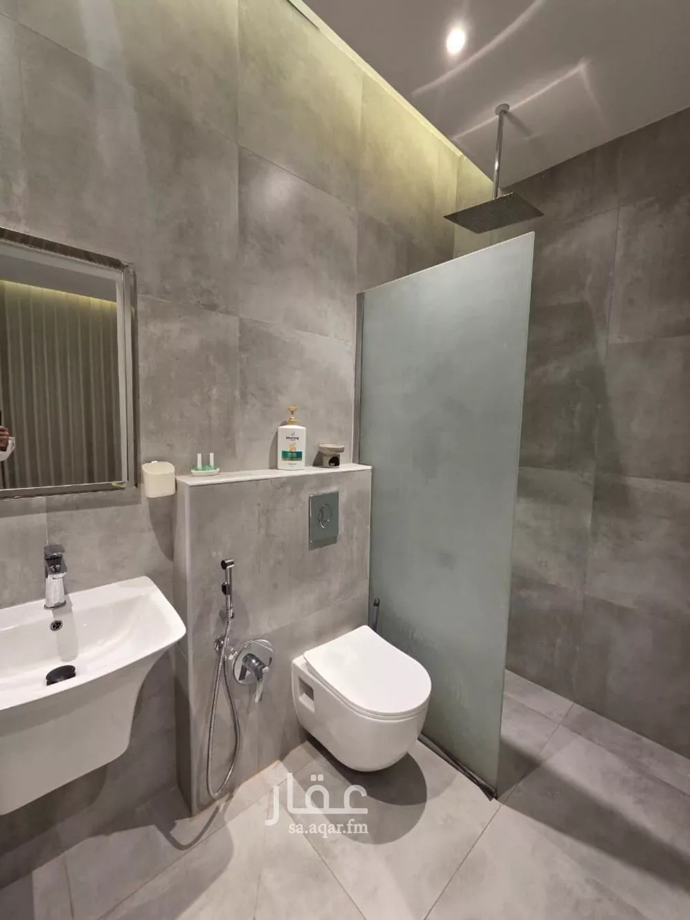 شقة 4 غرف في الملقا 5