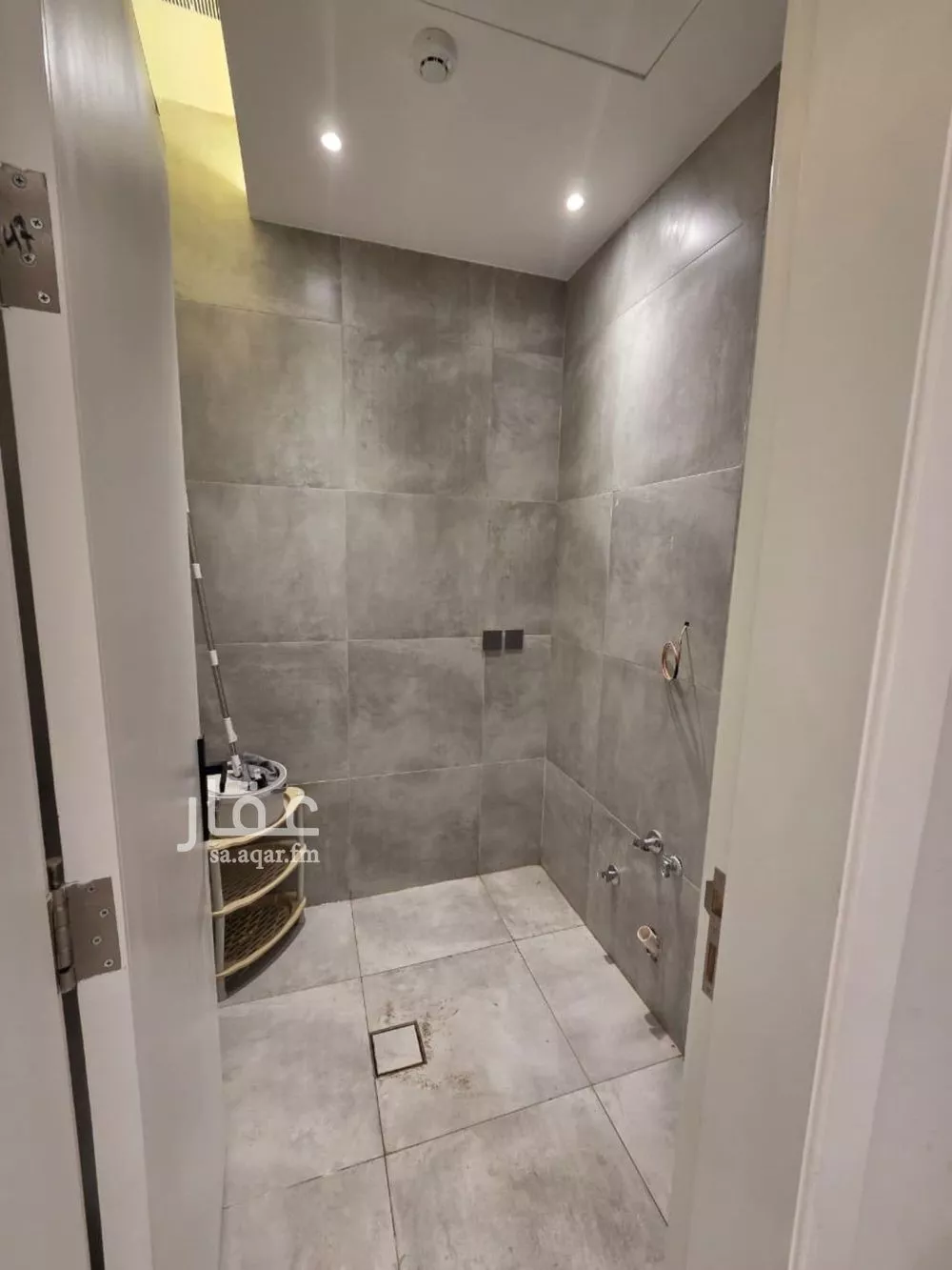 شقة 4 غرف في الملقا 7