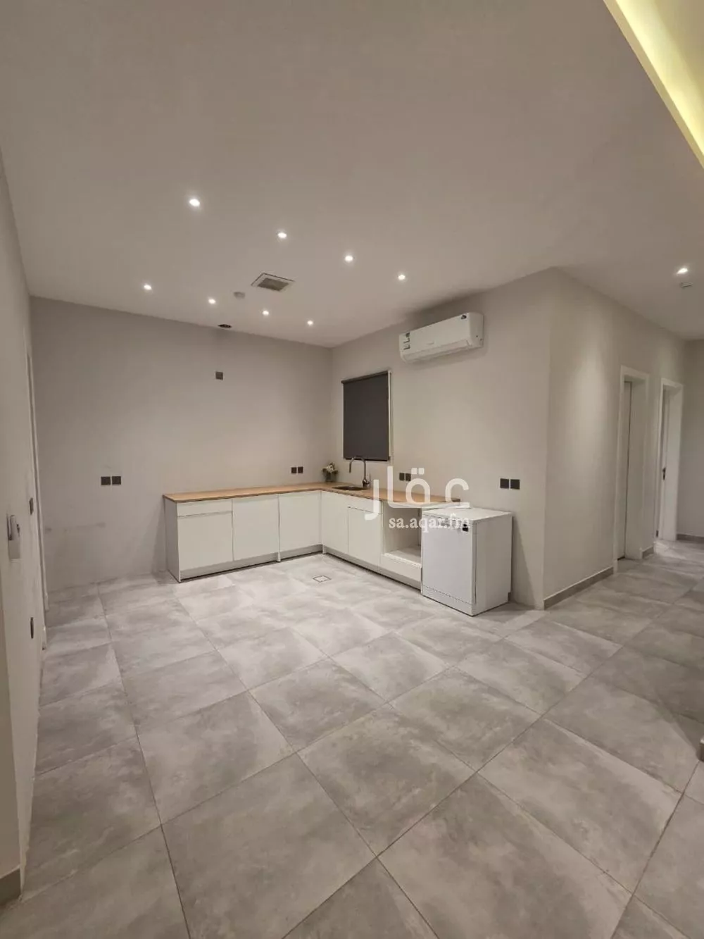 شقة 4 غرف في الملقا 10