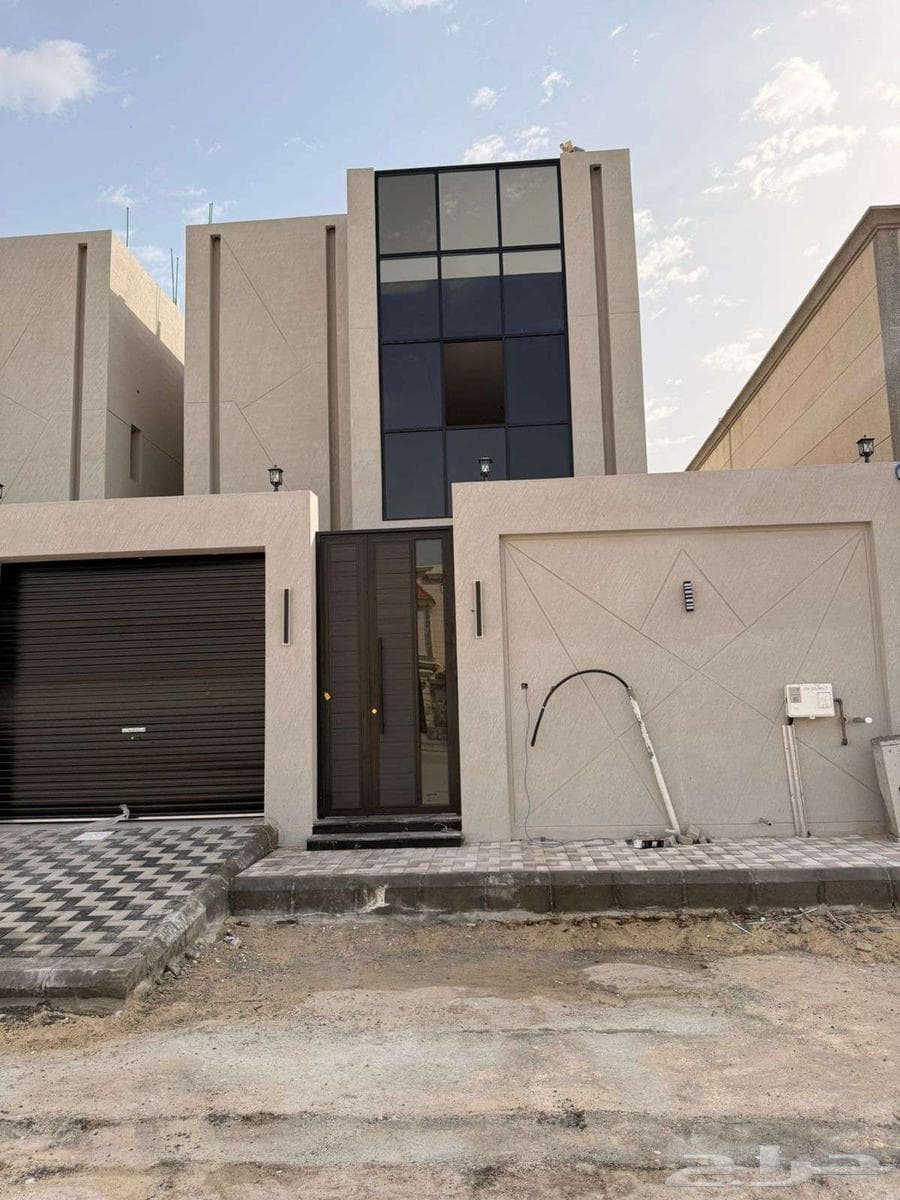 فيلا 7 غرف في ضاحية الملك فهد 1