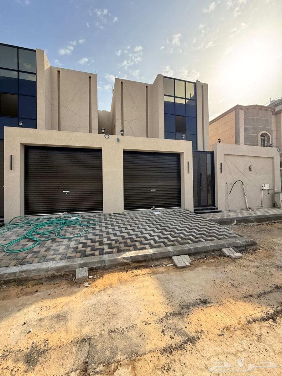 فيلا 7 غرف في ضاحية الملك فهد 4