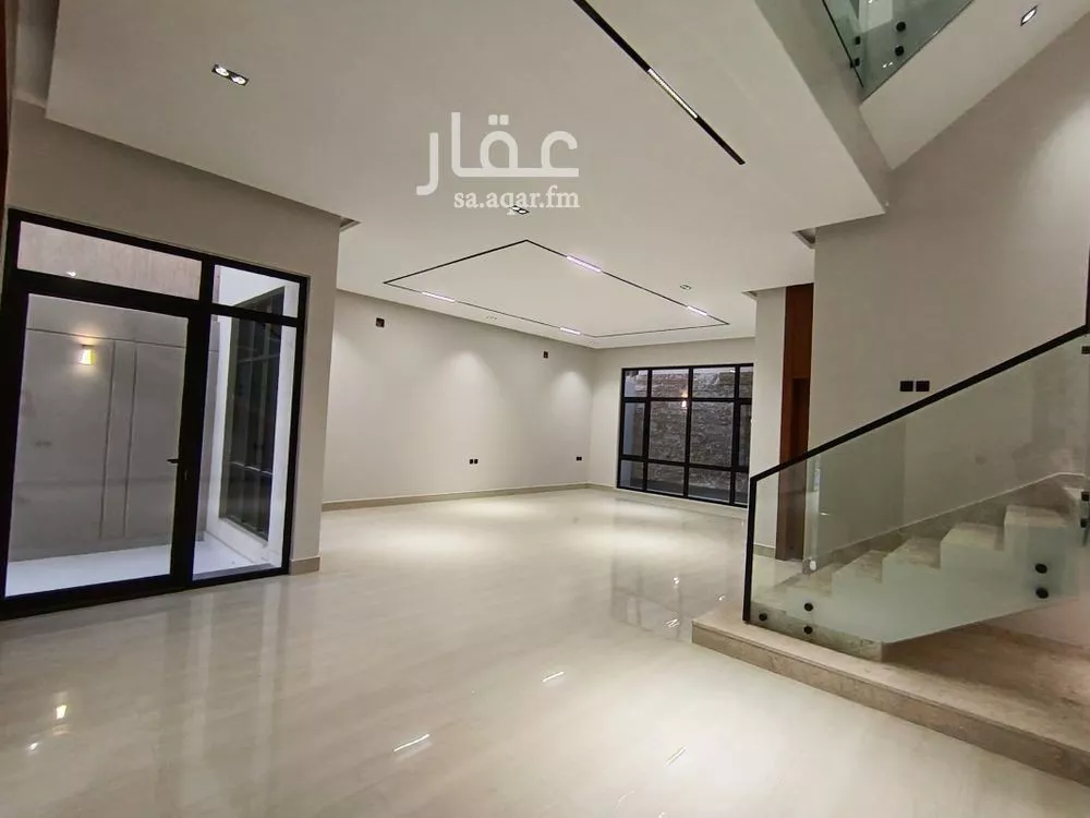 5 bedroom villa in King Faisal 17